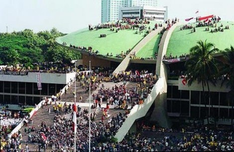 Gedung_DPR_mei_1998